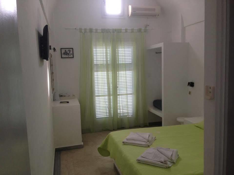 Join Us Low Cost Rooms Kamari  Ngoại thất bức ảnh