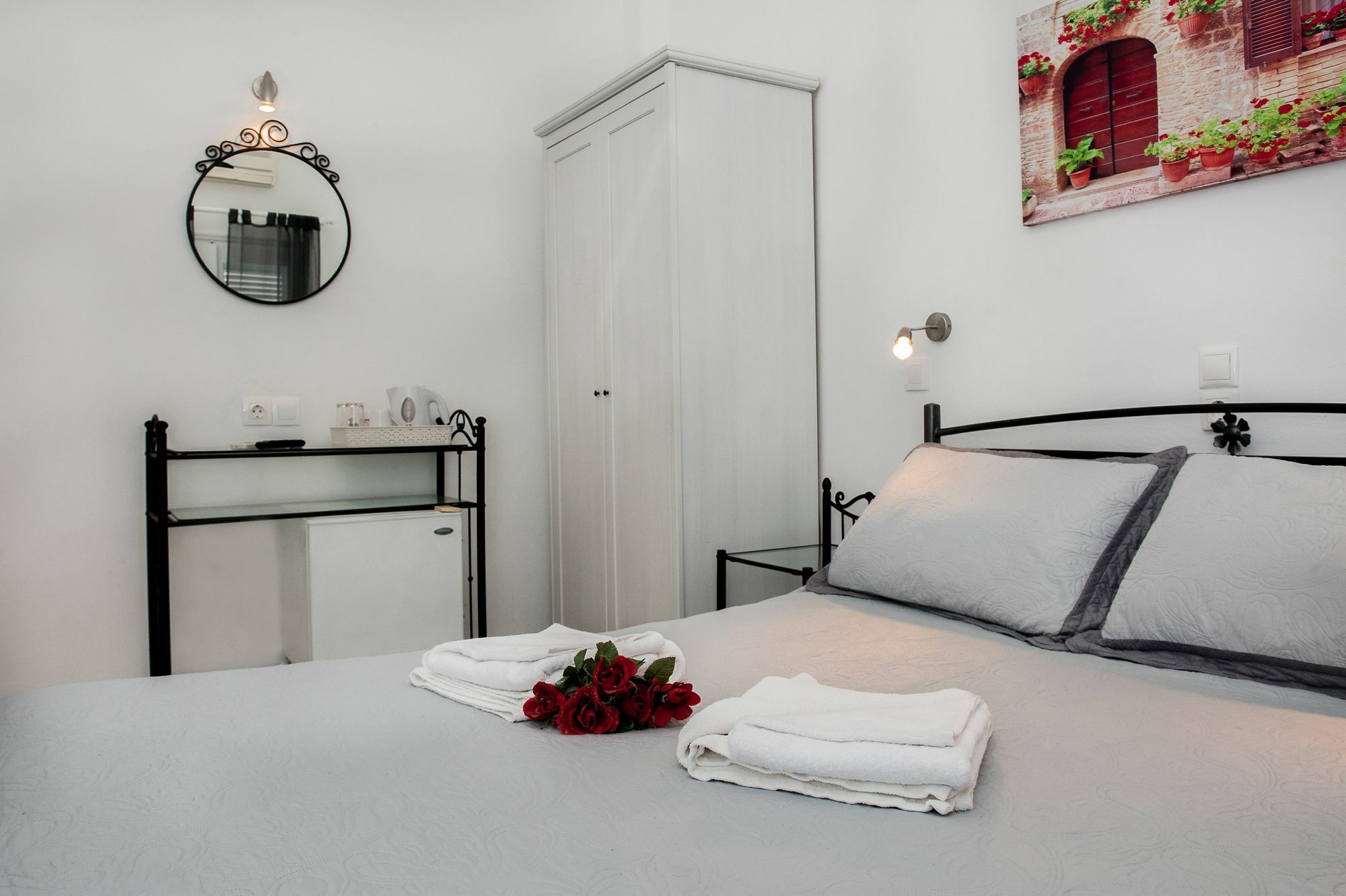 Join Us Low Cost Rooms Kamari  Ngoại thất bức ảnh